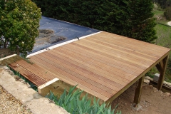 Terrasse bois sur pilotis à Cotignac réalisation OSSBOIS